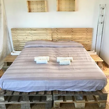 ベッド・アンド・ブレックファスト L'oasi Felice San Costanzo